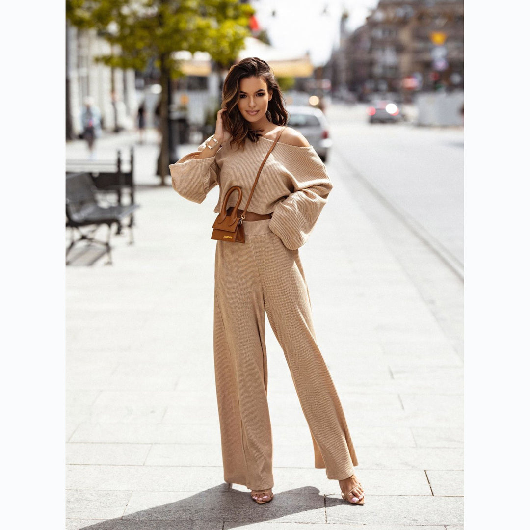 Women's Casual Two-Piece Set with Soft Fabric and Fashionable Oversized Sleeves