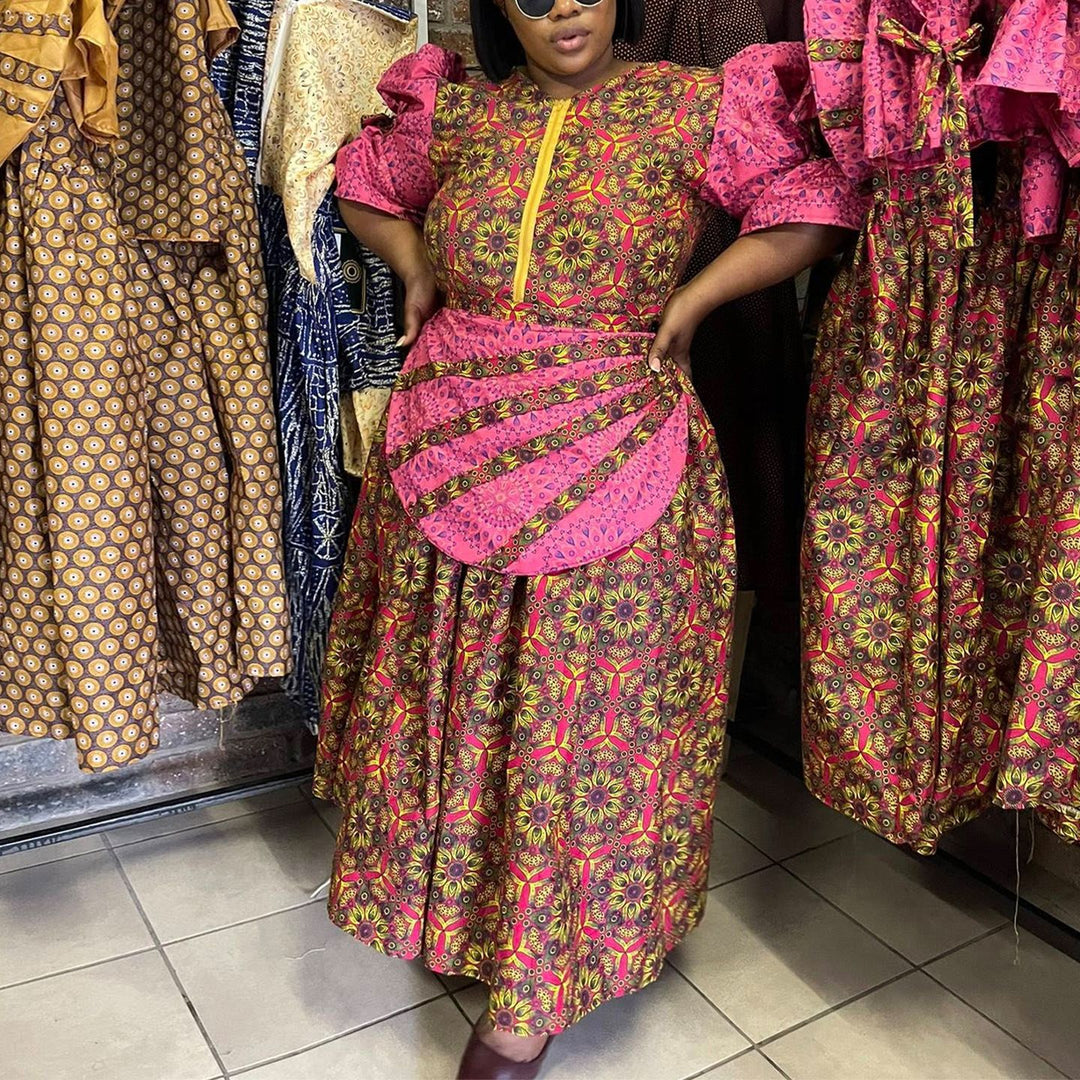 Women's maxi dress with elegant floral pattern and voluminous sleeves