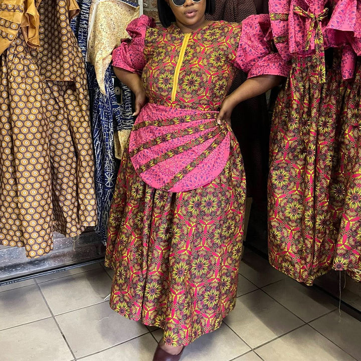 Women's maxi dress with elegant floral pattern and voluminous sleeves