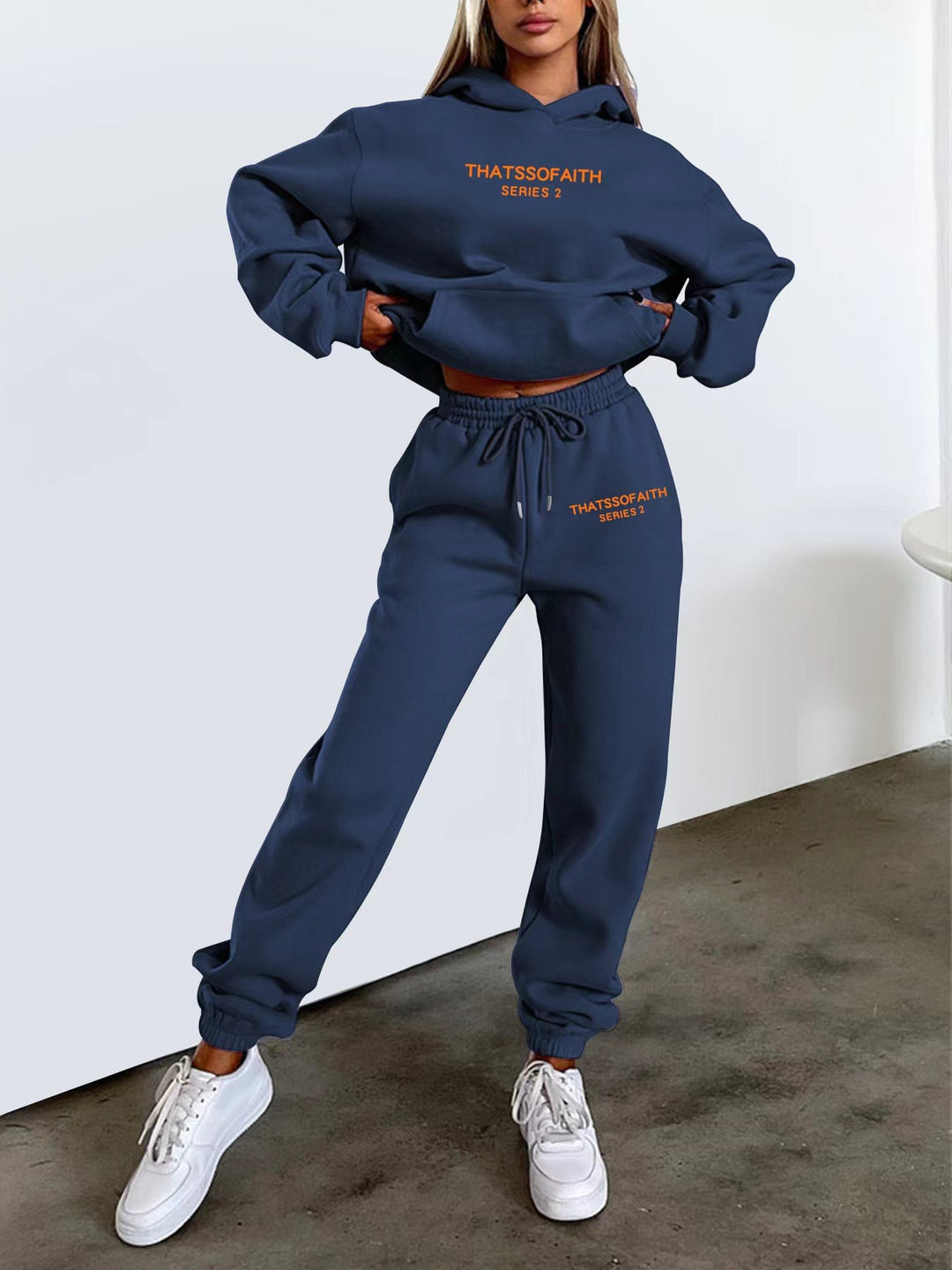 Women's jogging suit with comfortable hood and elastic cuffs Lisslune