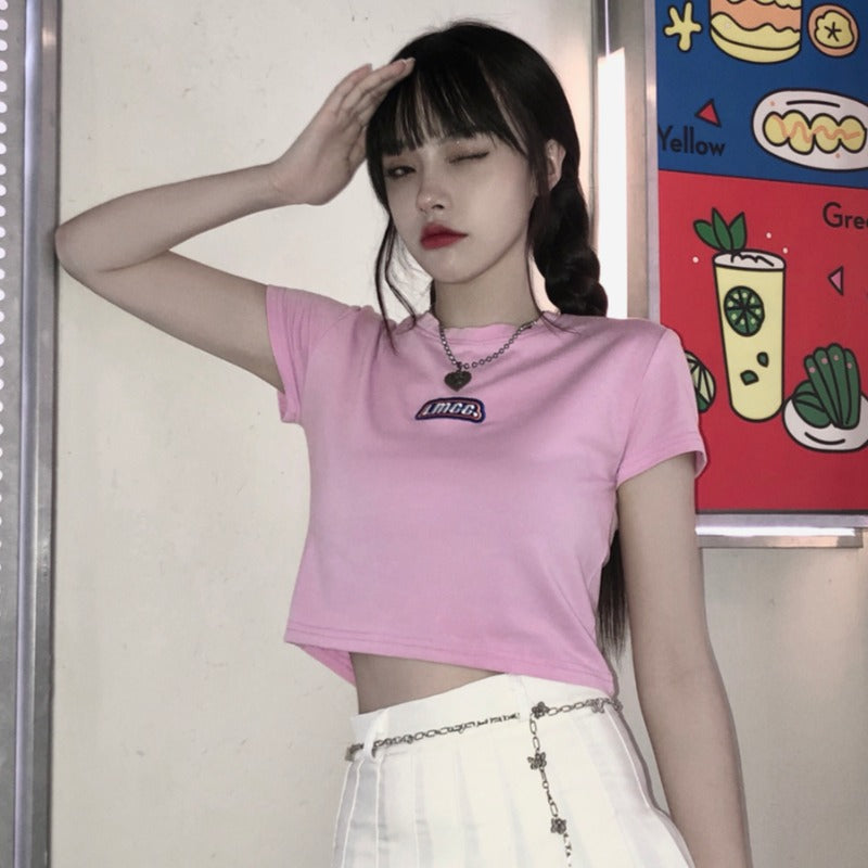 Women's Cropped T-Shirt with Creative Logo Design and Figure-Hugging Cut