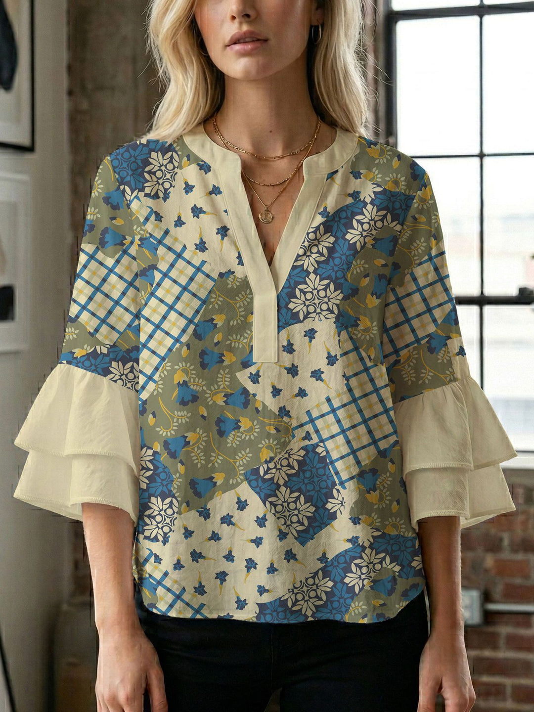 Ladies blouse with beautiful floral design Lisslune