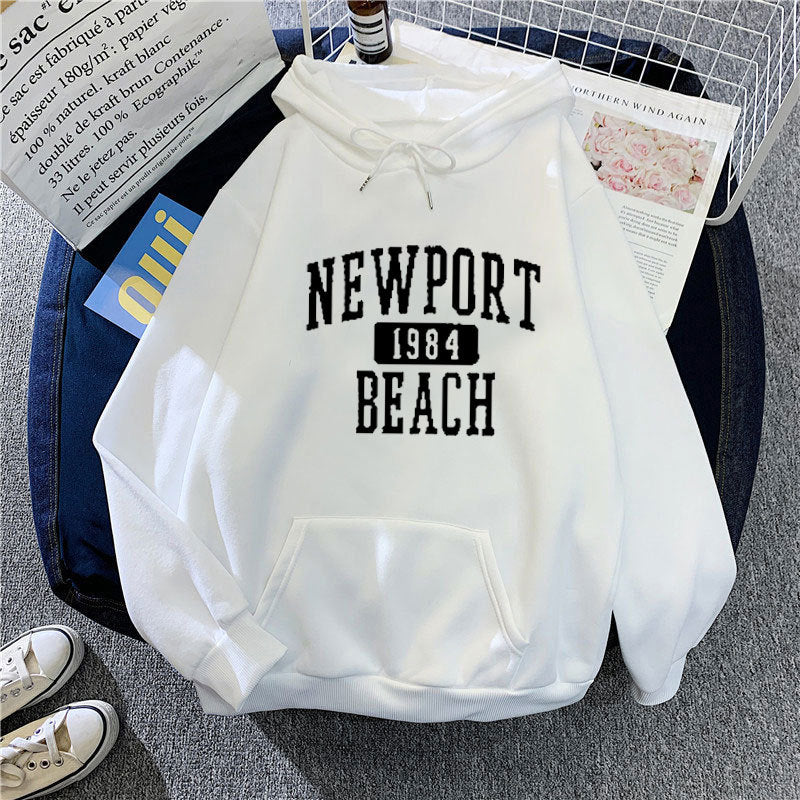 Women's hoodie with nostalgic Newport Beach lettering Lisslune