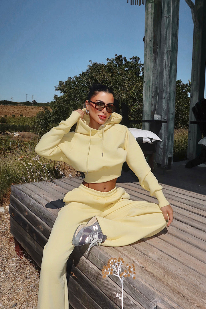 Women's stylish and comfortable cropped hoodie set with elastic waistband Lisslune