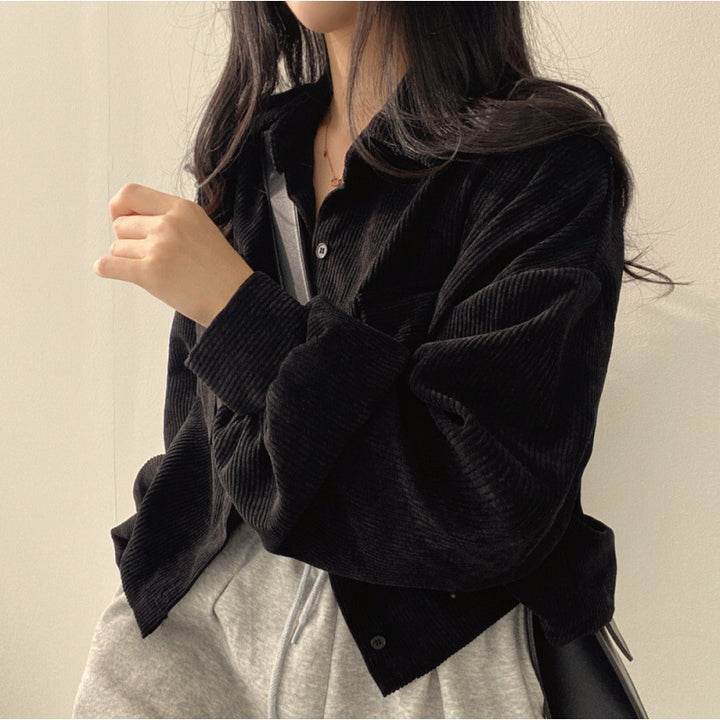 Ladies men's jacket in soft cord design with practical pockets and trendy puff sleeves