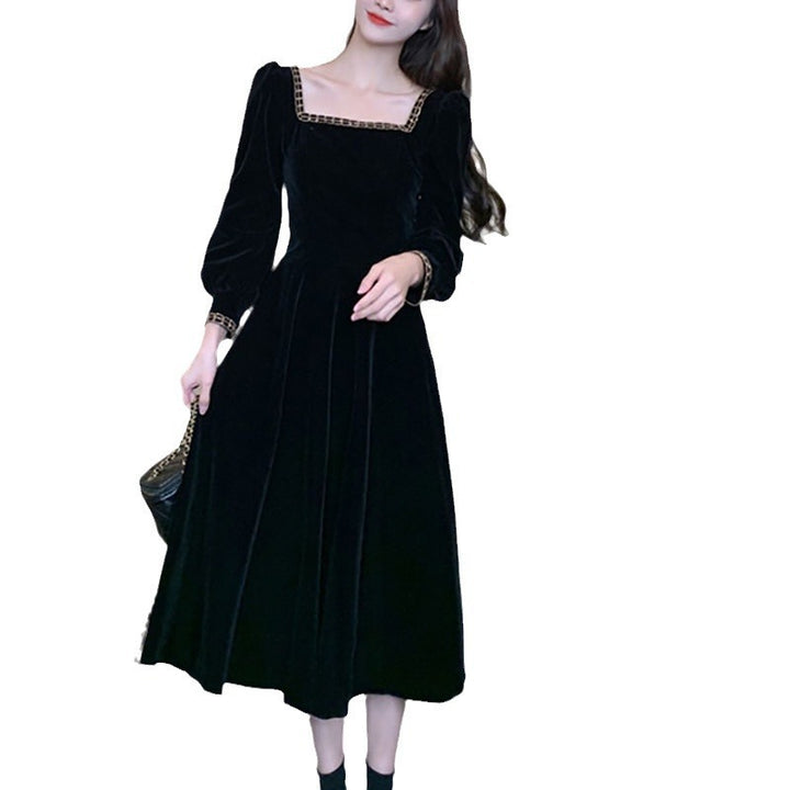 Women's elegant velvet midi dress with square neckline and puff sleeves