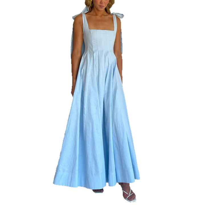 Ladies Elegant Maxi Dress with Modern Shoulder Straps and Flowing Cut