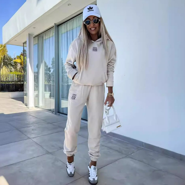 Ladies sporty loungewear set with hood and elastic cuffs Lisslune
