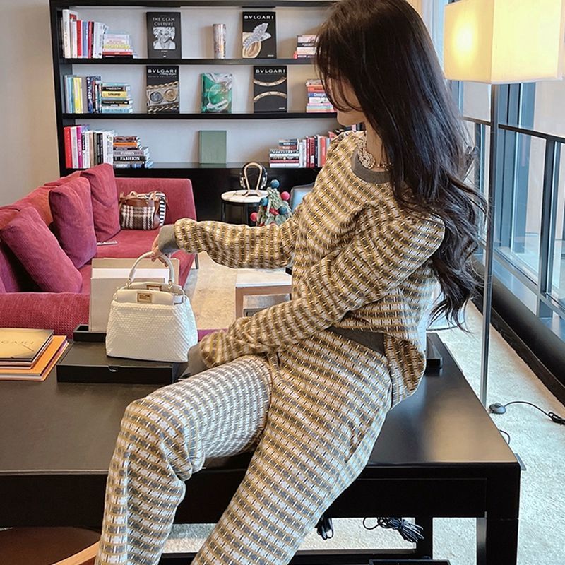 Ladies stylish comfortable lounge set with modern plaid pattern and loose fit Lisslune