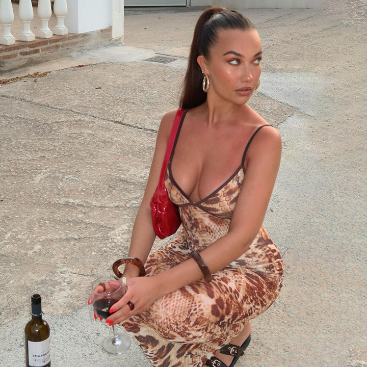 Women's Elegant Maxi Dress with Animal Print and Feminine Silhouette