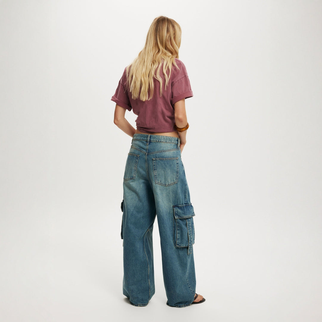 Women's casual cargo jeans in a loose fit with practical pockets Lisslune