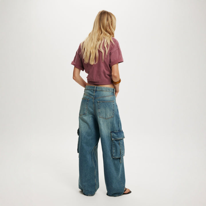 Women's casual cargo jeans in a loose fit with practical pockets Lisslune