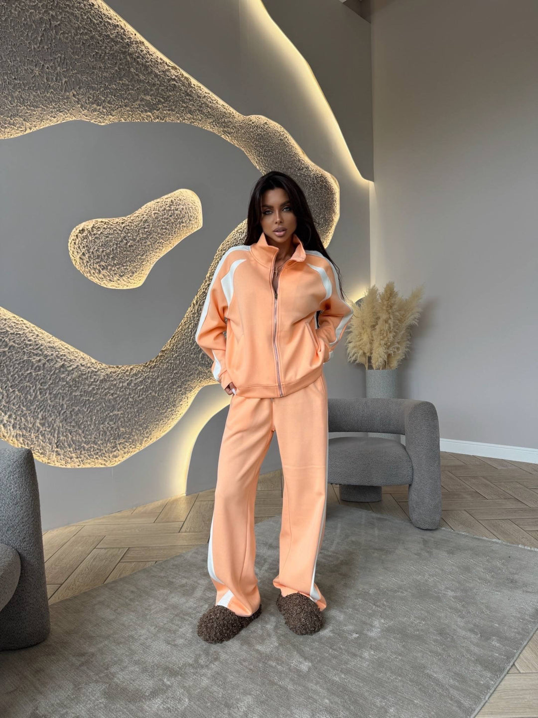 Women's sporty tracksuit with modern zipper and side stripes Lisslune