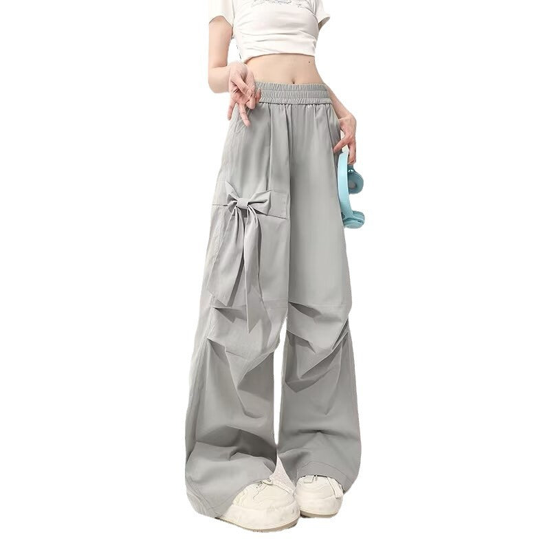 Women's cargo pants with a wide cut and practical side pockets