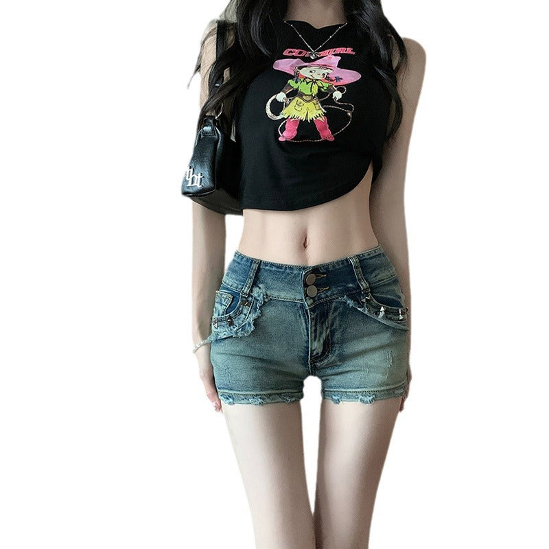 Women’s casual denim shorts with contrasting details and fashionable cut