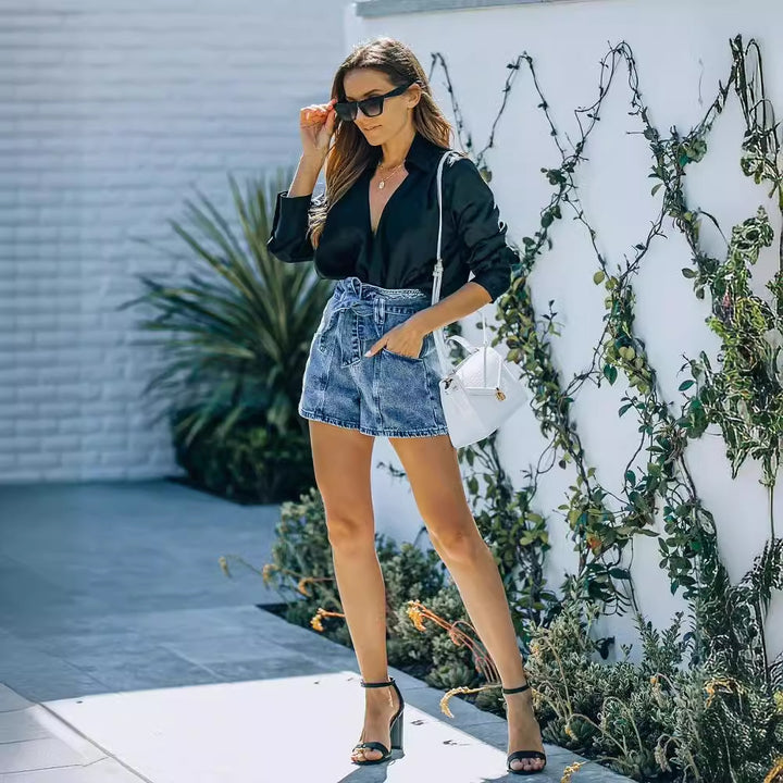 Women's denim shorts with high waist and belt