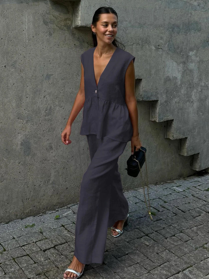 Women's airy jumpsuit with V-neckline and flowy cut Lisslune