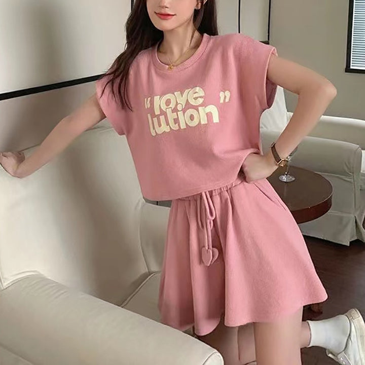 Women's leisure set with top and skirt made of soft fabric