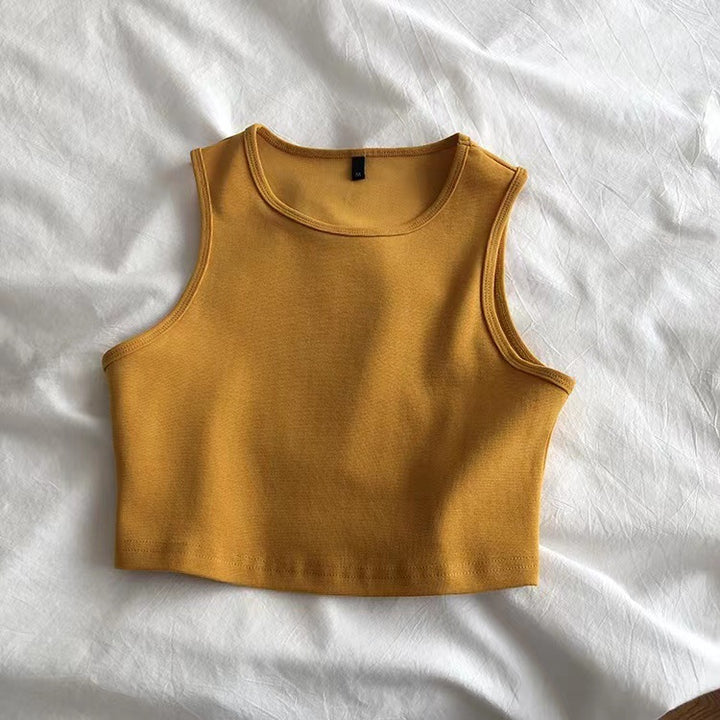 Ladies crop top made of breathable material with a figure-hugging cut