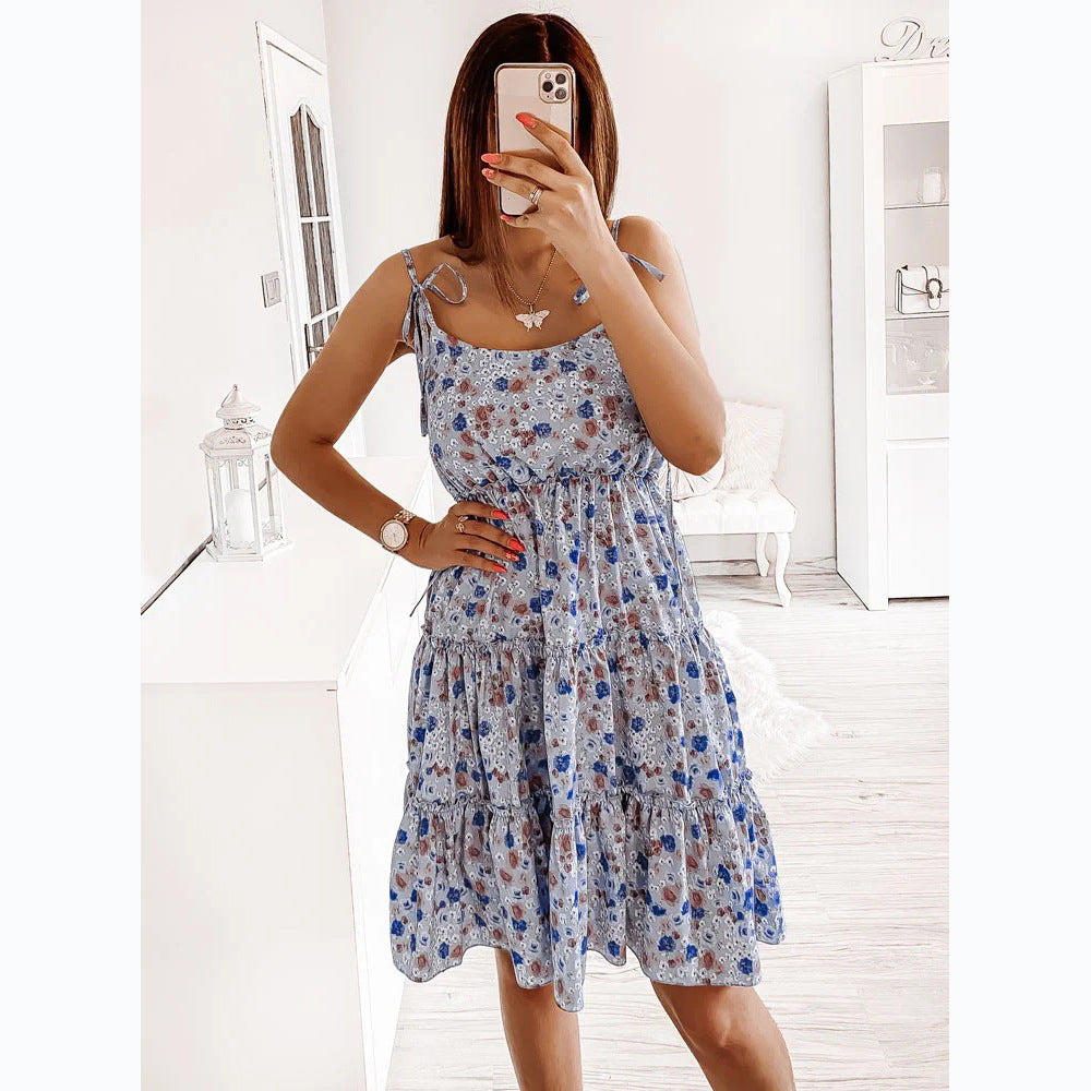 Ladies Wonderland dress with playful floral print and casual fit