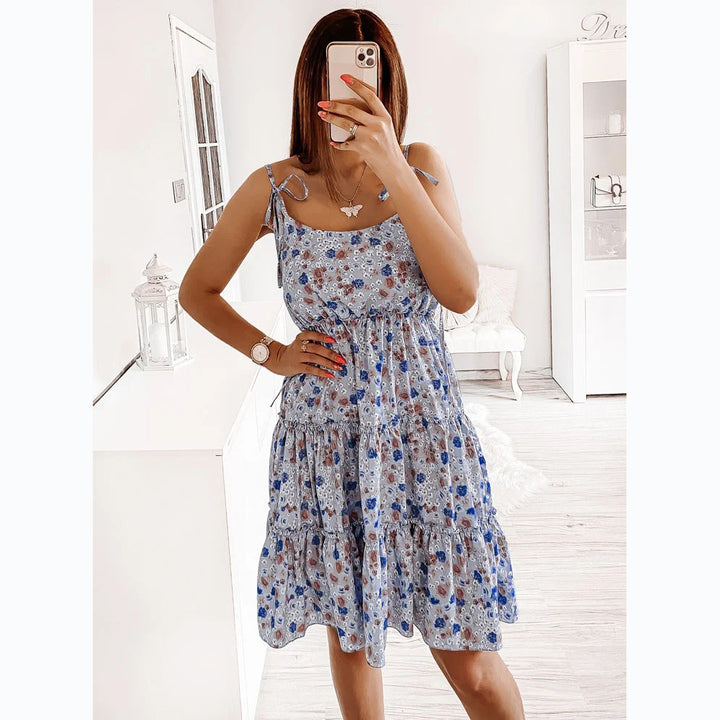 Ladies Wonderland dress with playful floral print and casual fit