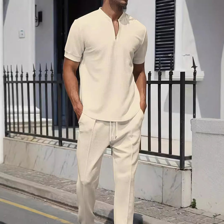 Men's sporty two-piece outfit with modern zipper and breathable materials Lisslune