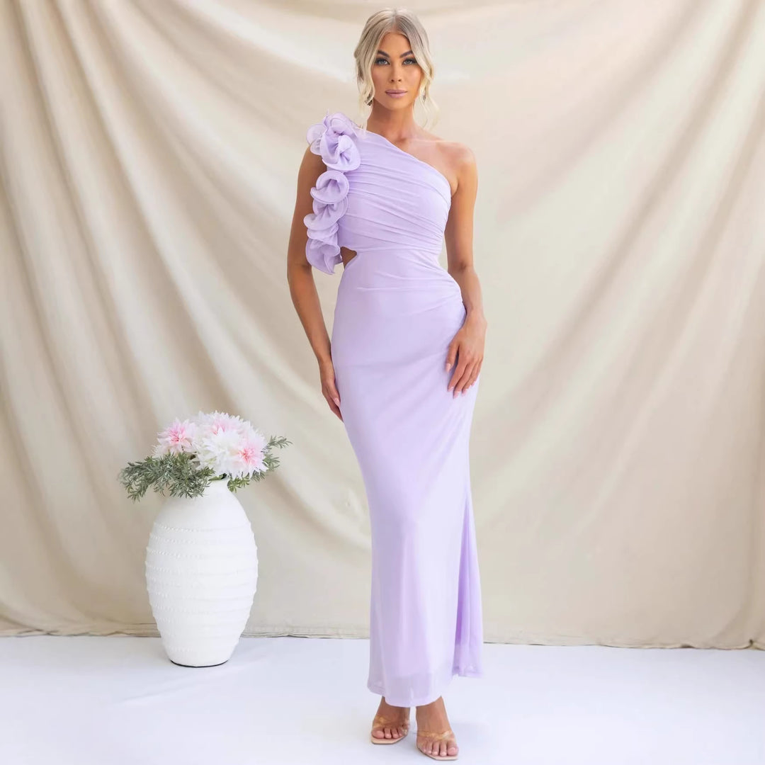 Ladies Elegant Ruffled Maxi Dress with an Off-Shoulder Design and Tailored Fit