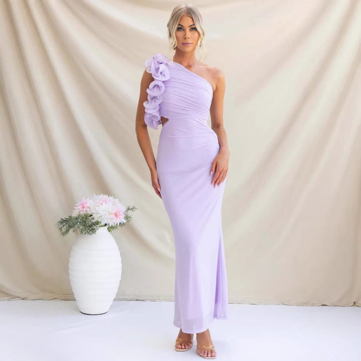Ladies Elegant Ruffled Maxi Dress with an Off-Shoulder Design and Tailored Fit