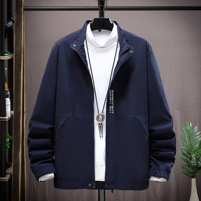 Men's lightweight transitional jacket with breathable properties and practical pockets Lisslune