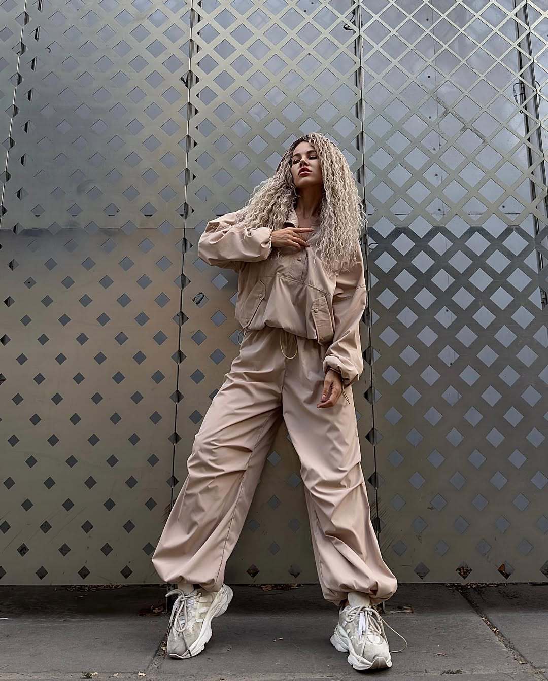 Women's sporty oversized jacket with practical pockets Lisslune