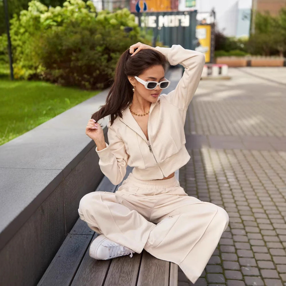 Women's sporty leisure set with cropped sweat jacket and comfortable joggers Lisslune