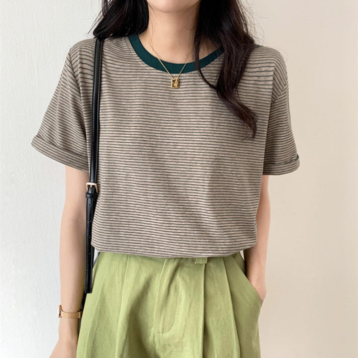 Women's striped T-shirt with contrasting round neckline and comfortable fit