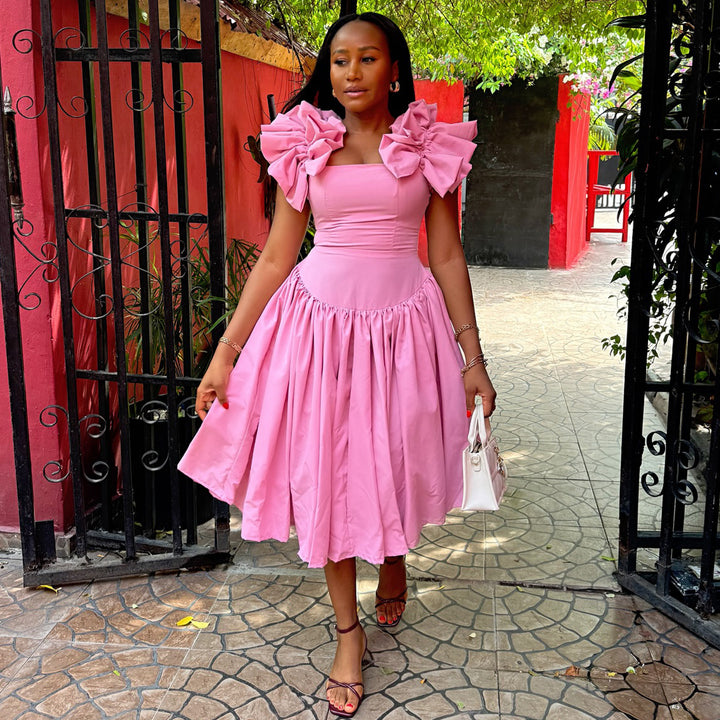 Women's dress with voluminous ruffled sleeves and a fitted bodice Lisslune