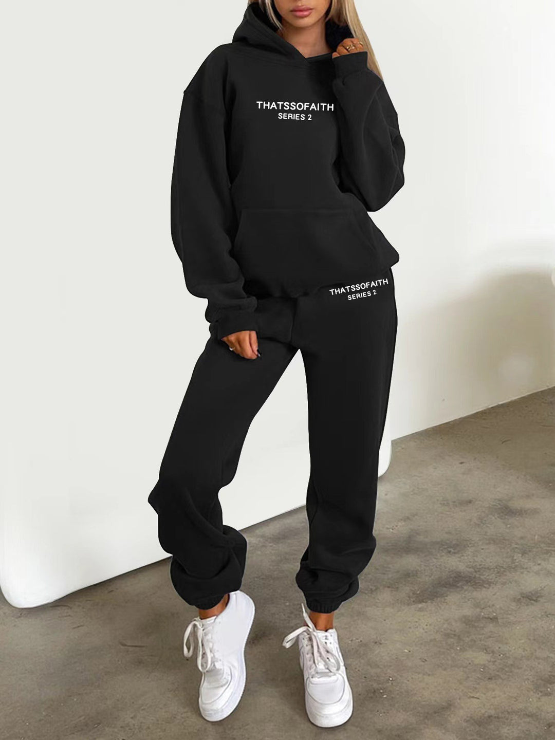 Women's jogging suit with comfortable hood and elastic cuffs Lisslune