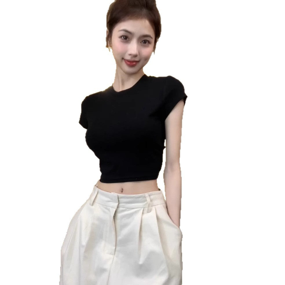 Women's crop top with a fitted cut and elastic material