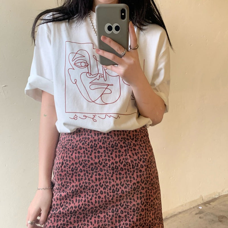 Women's graphic t-shirt with modern line art design and casual fit