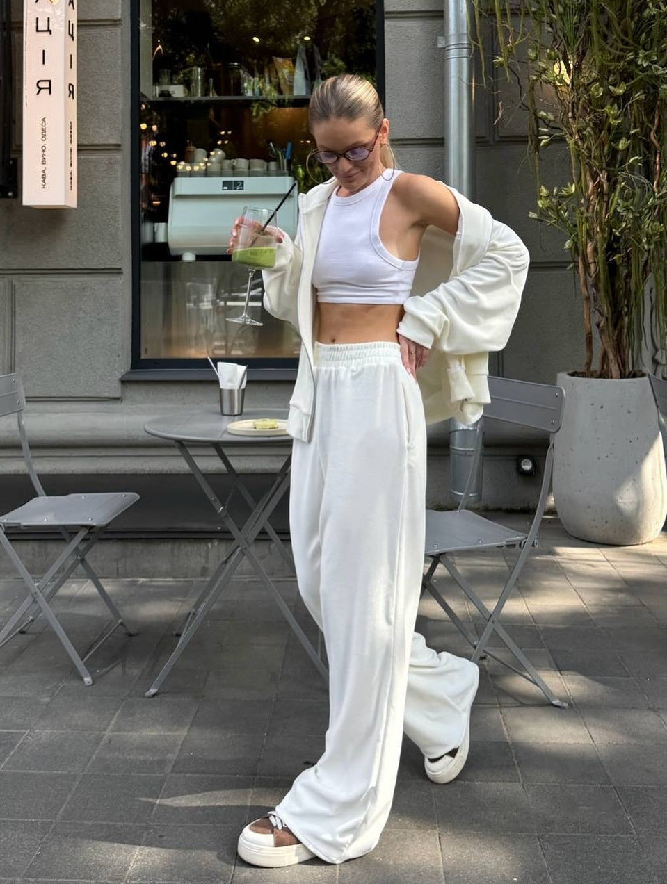 Ladies sporty velour lounge set with high waist and wide trousers Lisslune