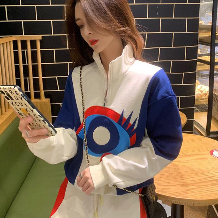 Women's sporty suit with high collar and modern graphic design Lisslune