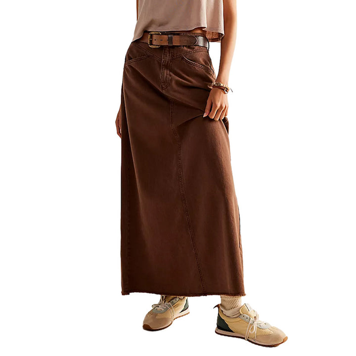 Women's maxi skirt made of black denim with side pockets and a relaxed fit Lisslune
