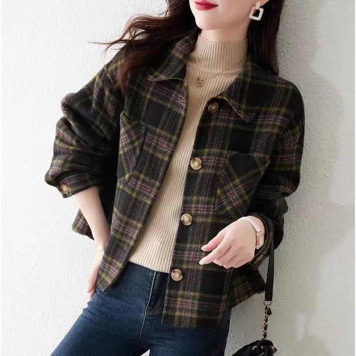 Ladies check coat with practical pockets and button closure Lisslune
