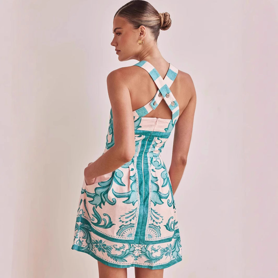 Women's summer dress with elegant design and practical pockets