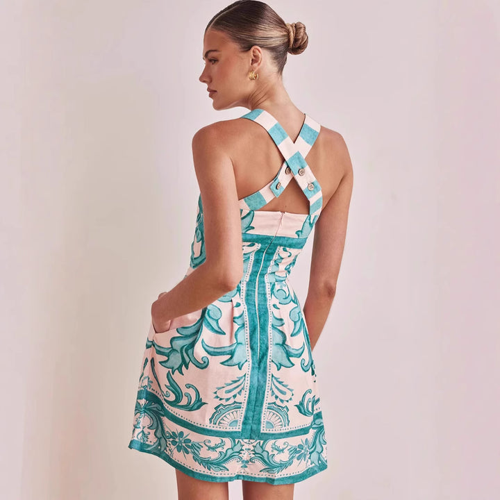 Women's summer dress with elegant design and practical pockets