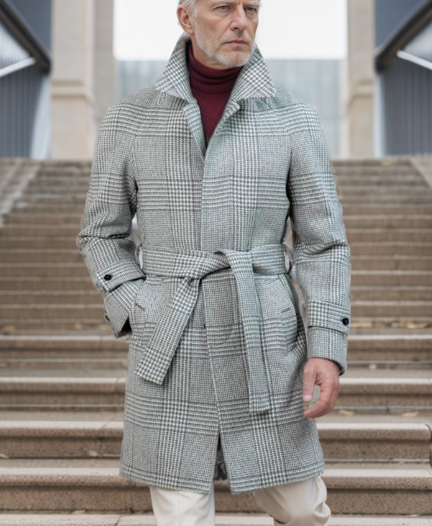 Men's fashionable trench coat with practical pockets and modern cut Lisslune