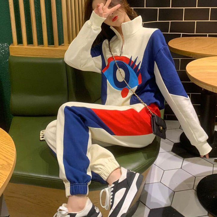 Women's sporty suit with high collar and modern graphic design Lisslune