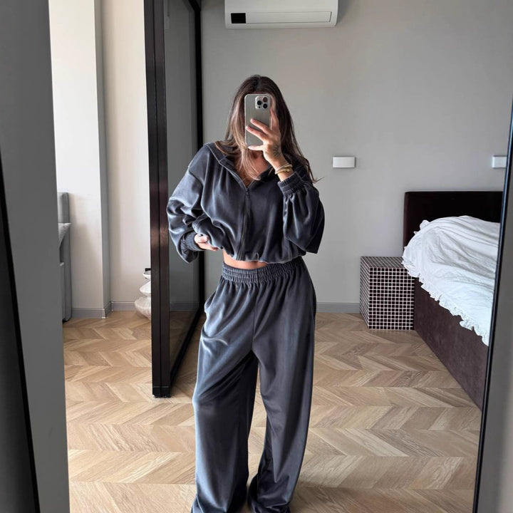 Ladies velour jogging outfit with voluminous sleeves Lisslune