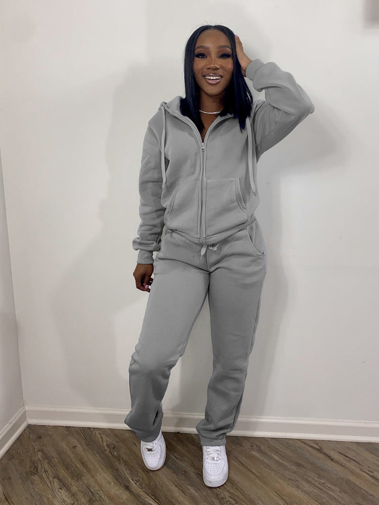 Women's leisure suit with modern zip-up design and flexible fit Lisslune