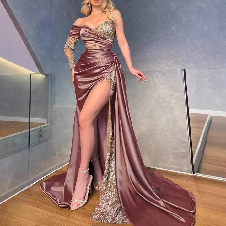Women's Glamorous Evening Dress with Shimmering Sequins and High Slit Lisslune