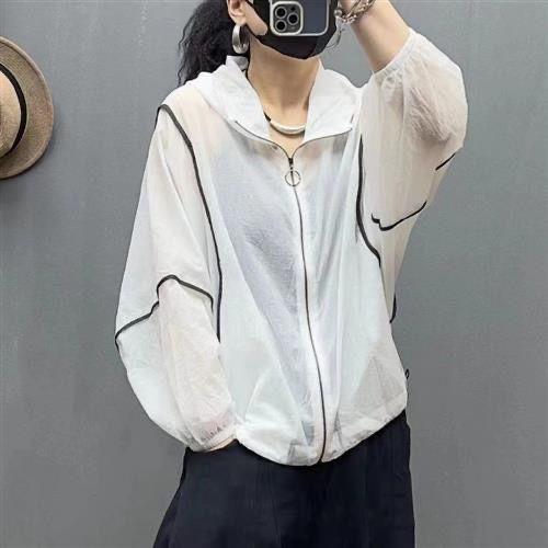Women's lightweight hoodie jacket with elastic hem and reflective details Lisslune