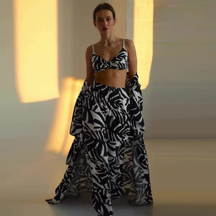 Women's beach outfit with trendy floral pattern Lisslune