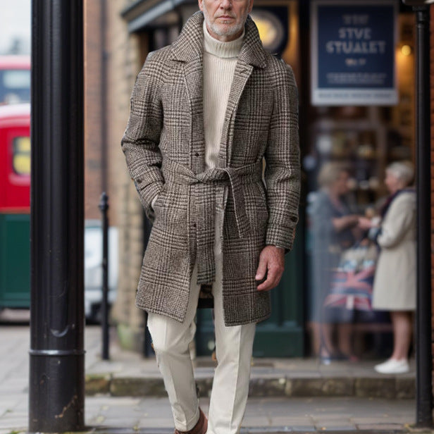 Men's fashionable trench coat with practical pockets and modern cut Lisslune